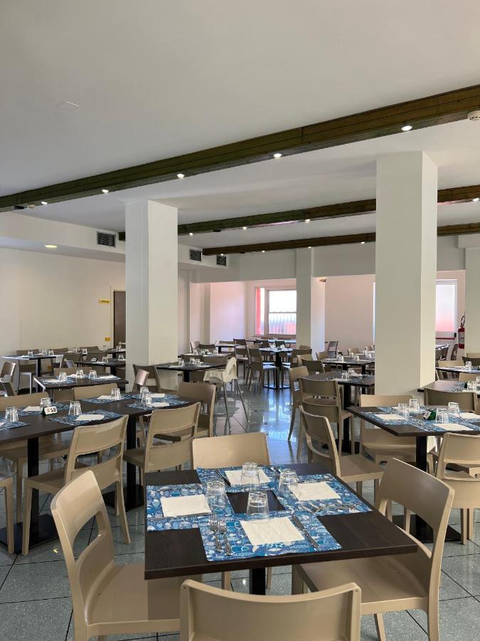 Aron Hotel Rimini Exterior foto